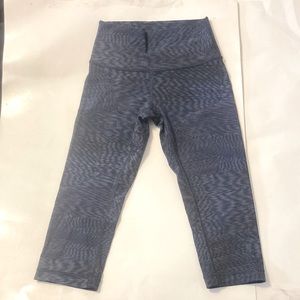 Lululemon capri leggings. LC-4-1